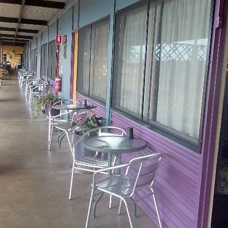 Reef Gardens Motel Proserpine Exterior foto