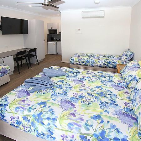 Reef Gardens Motel Proserpine Exterior foto