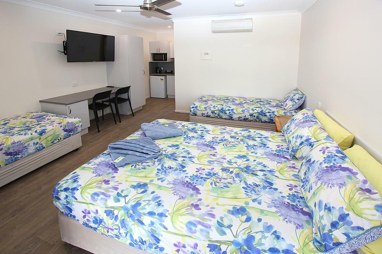 Reef Gardens Motel Proserpine Exterior foto