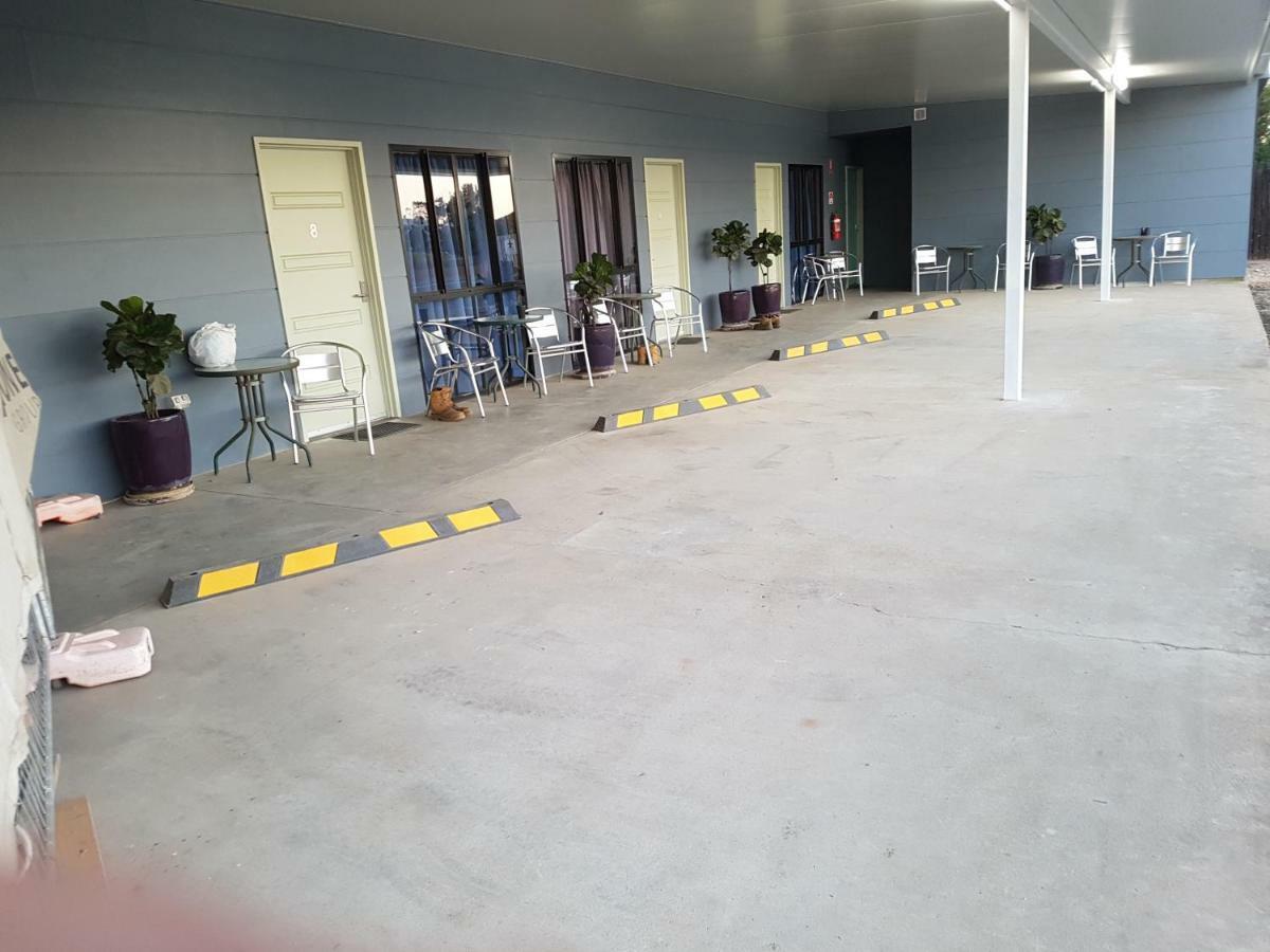 Reef Gardens Motel Proserpine Exterior foto